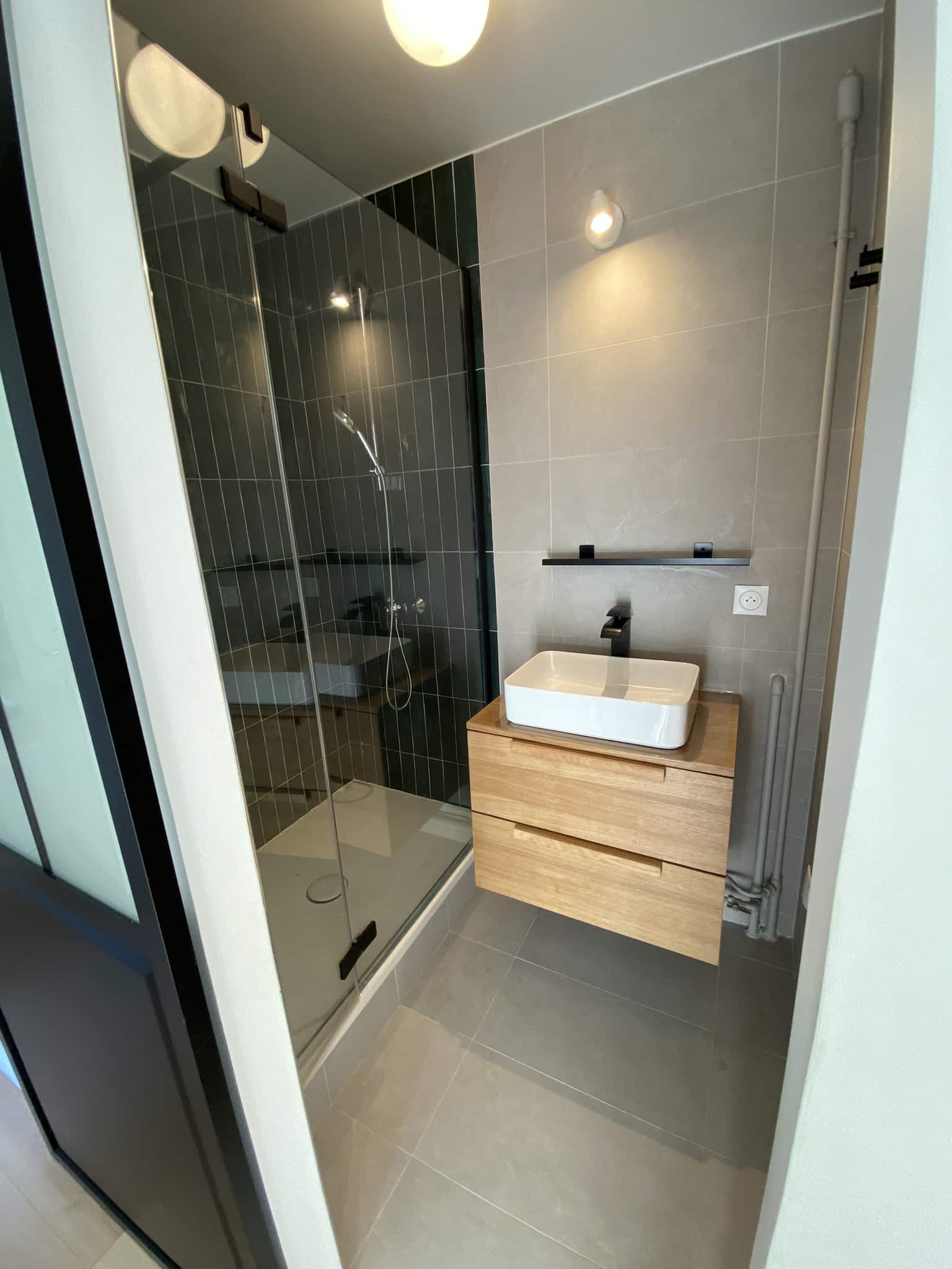 Appartement salle de bain rénové à Angers par Atelier du Lieu